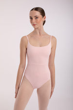 Cargar imagen en el visor de la galería, Maillot de danza Intermezzo Alejandra Salmón con espalda abierta y tirantes finos

