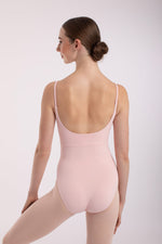 Cargar imagen en el visor de la galería, Maillot de danza Intermezzo Alejandra Salmón con espalda abierta y tirantes finos
