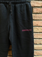 Cargar imagen en el visor de la galería, Pantalón de chándal negro EbbWear
