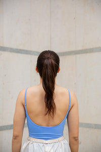 Maillot Intermezzo Alejandra Azulón con tirantes finos y espalda abierta, perfecto para danza contemporánea y ballet.

