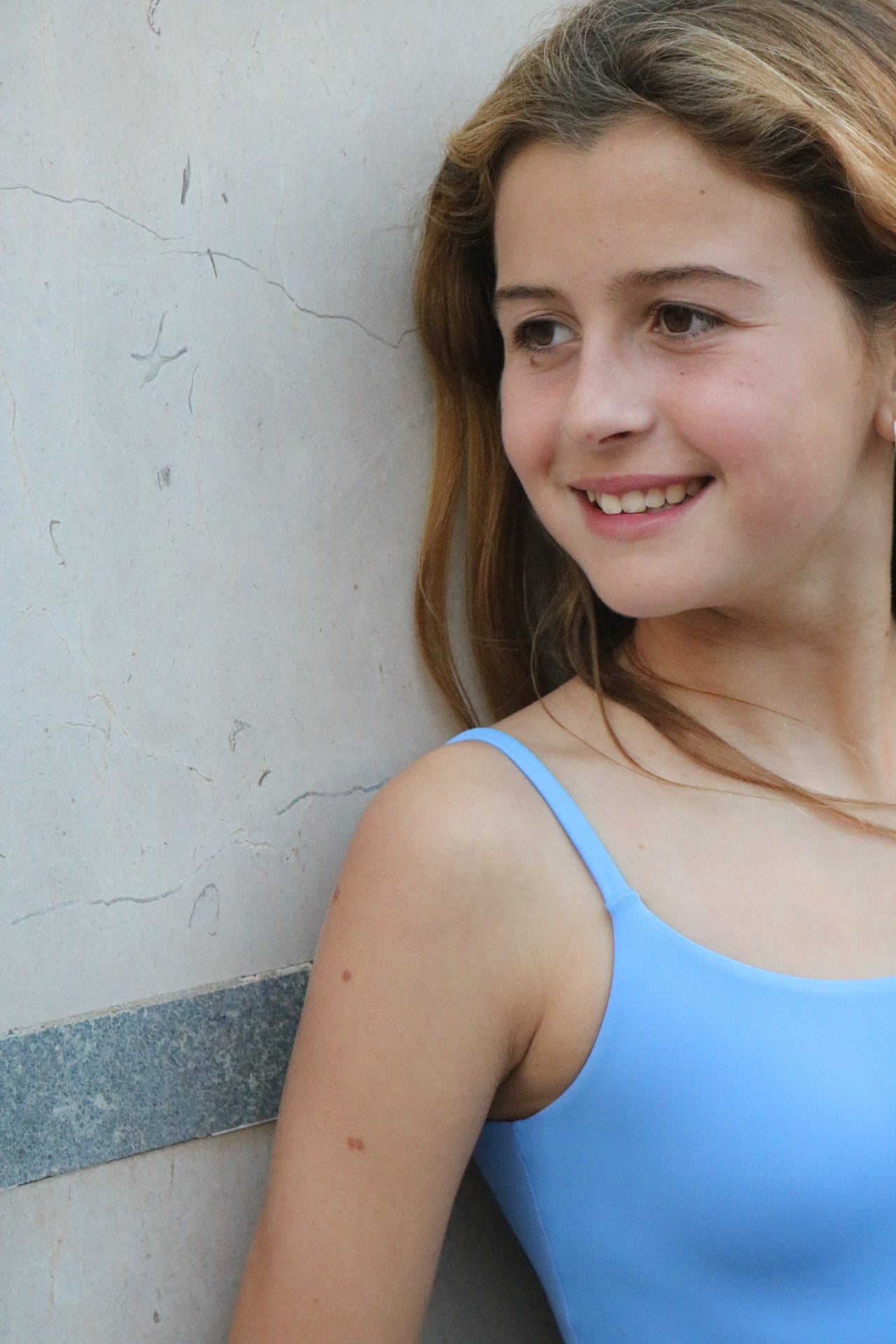 Maillot Intermezzo Alejandra Azulón con espalda abierta y tirantes finos, diseñado para libertad de movimiento en danza.

